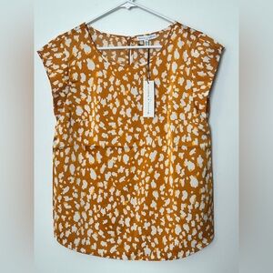 Maison d’Amélie gorgeous gold brown animal print silky short sleeve top